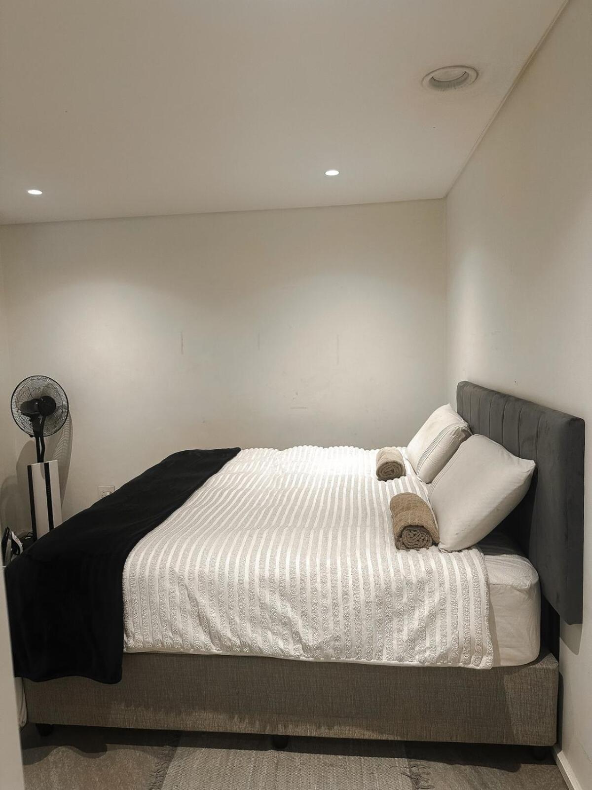 Morden 1 Bedroom In Woodstock Apartment Cape Town