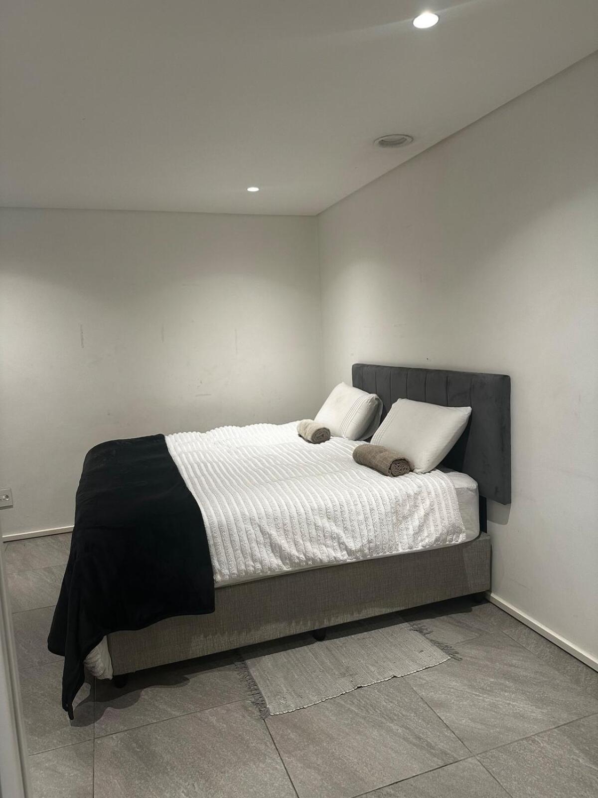 Morden 1 Bedroom In Woodstock Cape Town